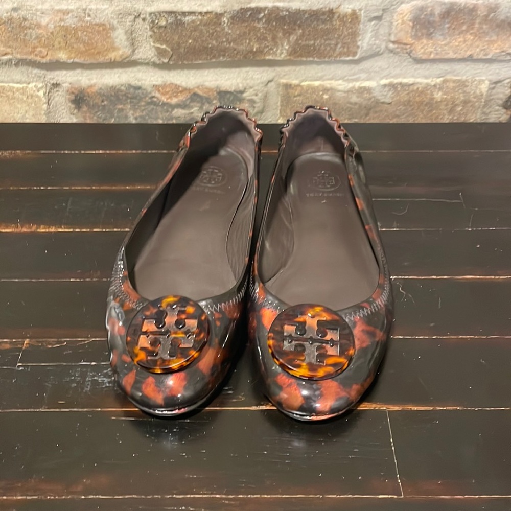 Tory Burch flats in Tortoise! Size 8.5